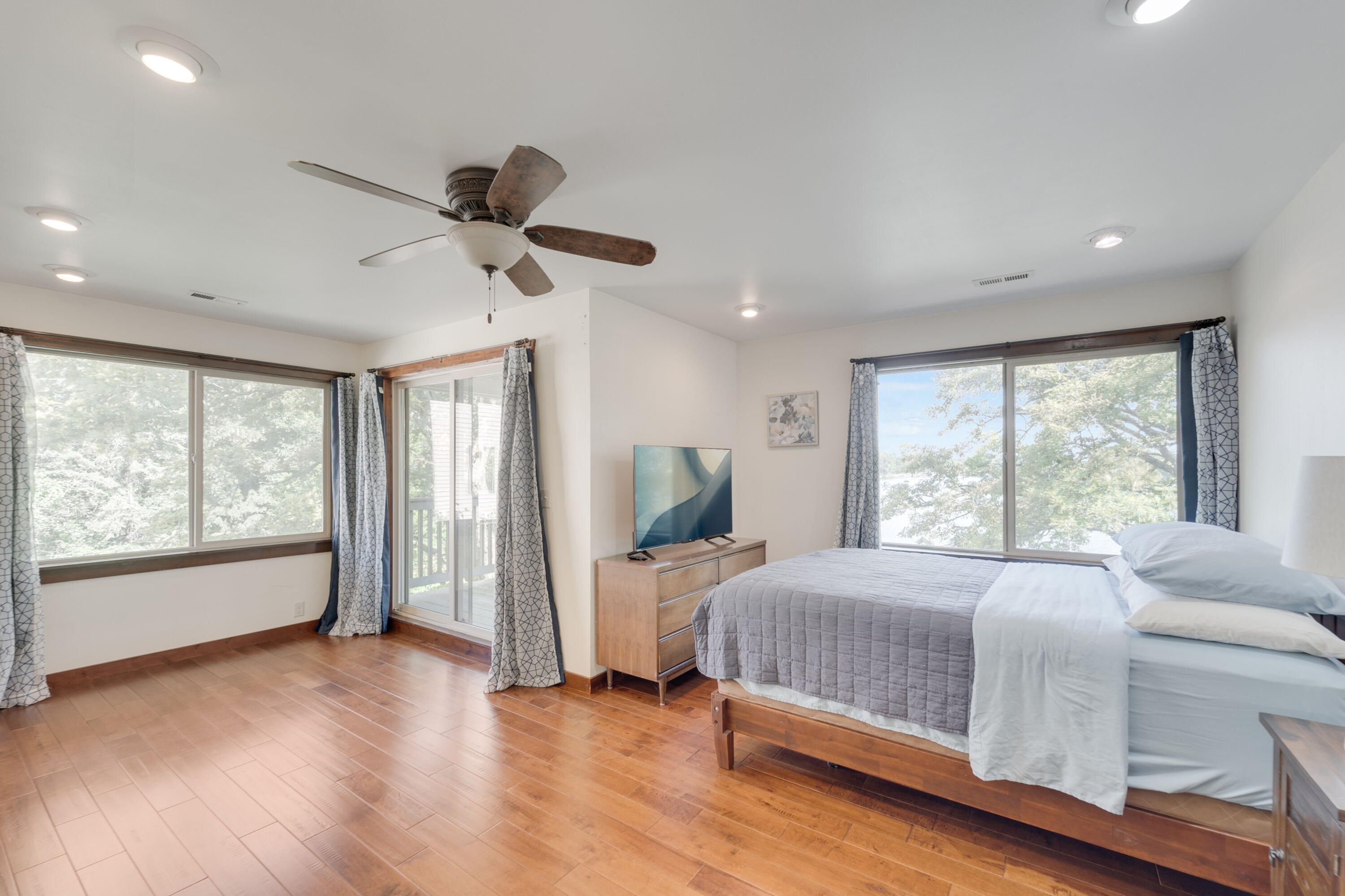 Burlington, Wisconsin, 53105, United States, 4 Bedrooms Bedrooms, ,3 BathroomsBathrooms,Residential,For Sale,1885300