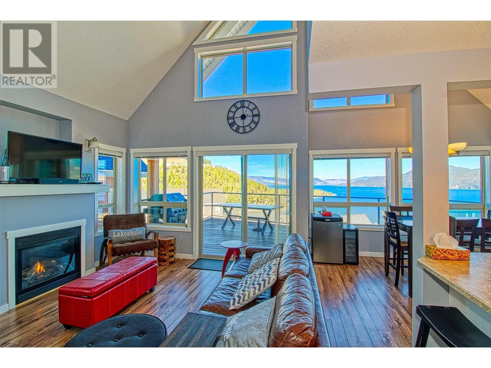 KELOWNA, British Columbia, V1Z 3R8, CA, 3 Bedrooms Bedrooms, ,2 BathroomsBathrooms,Residential,For Sale,1836917