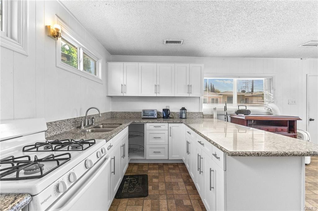 Compton, California, 90221, United States, 3 Bedrooms Bedrooms, ,2 BathroomsBathrooms,Residential,For Sale,1922771
