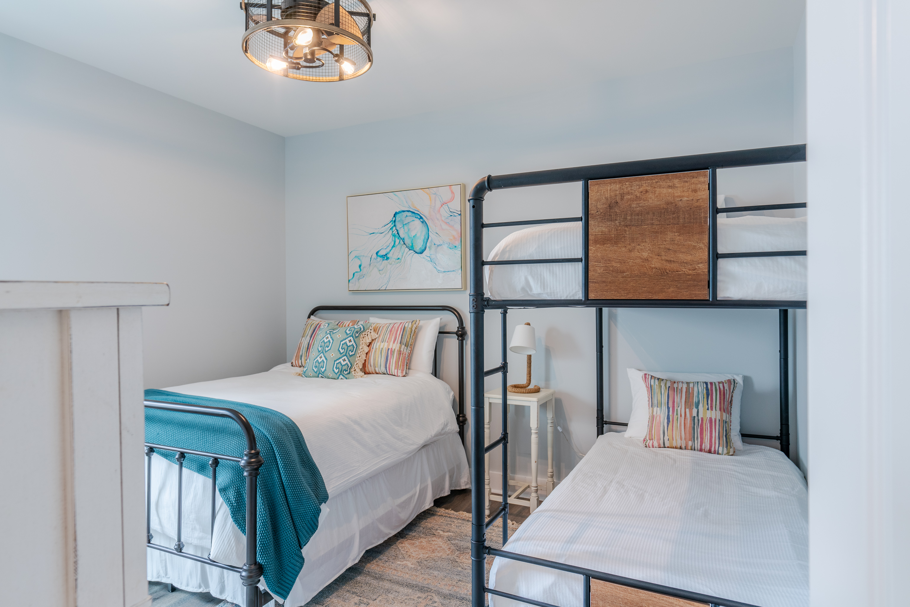  Rental-Ready Coastal Retreat with Heated Pool and No HOA - 物件實景