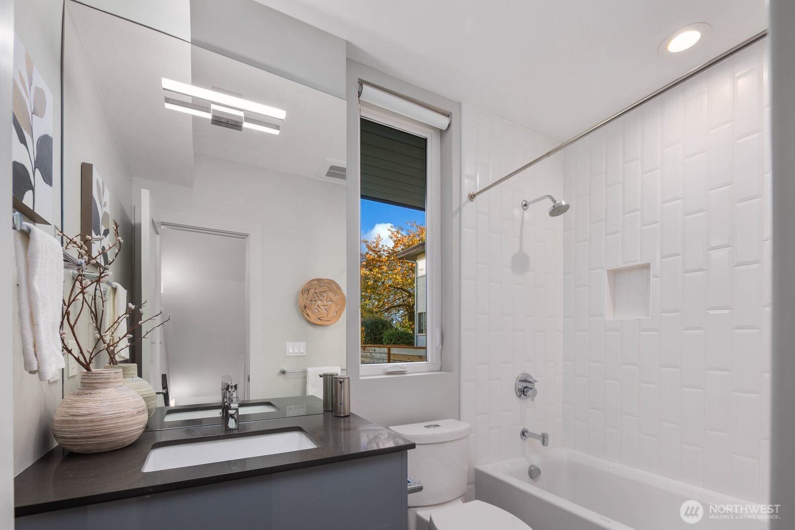 Seattle, Washington, 98103, United States, 3 Bedrooms Bedrooms, ,2 BathroomsBathrooms,Residential,For Sale,1990926