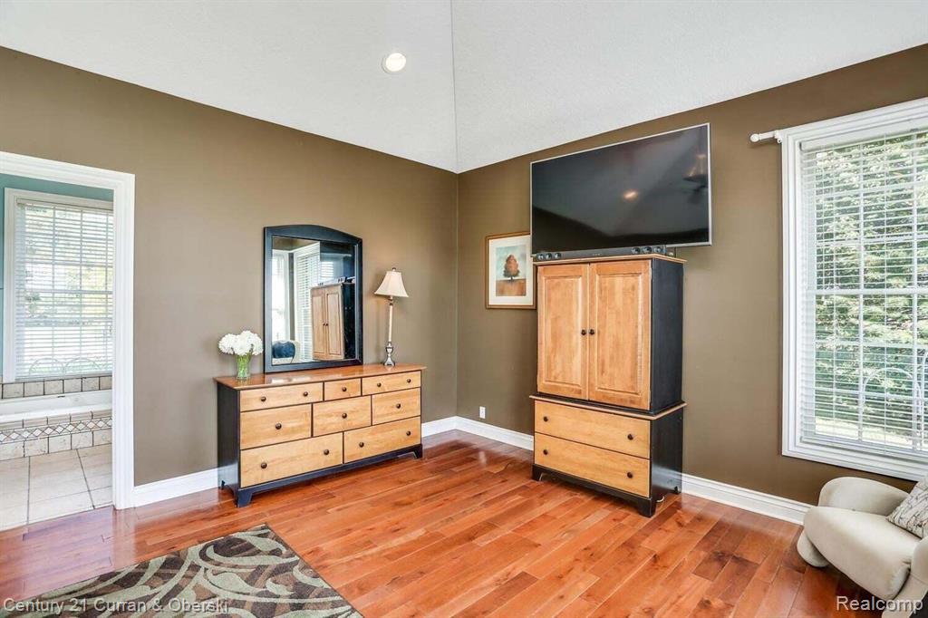 Jackson, Michigan, 49201, United States, 4 Bedrooms Bedrooms, ,3 BathroomsBathrooms,Residential,For Sale,1980498