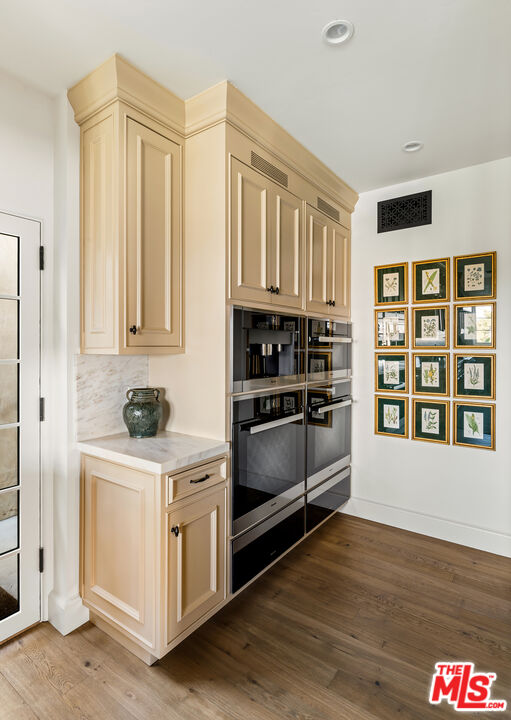 Los Angeles, California, 90068, United States, 4 Bedrooms Bedrooms, ,5 BathroomsBathrooms,Residential,For Sale,1910908