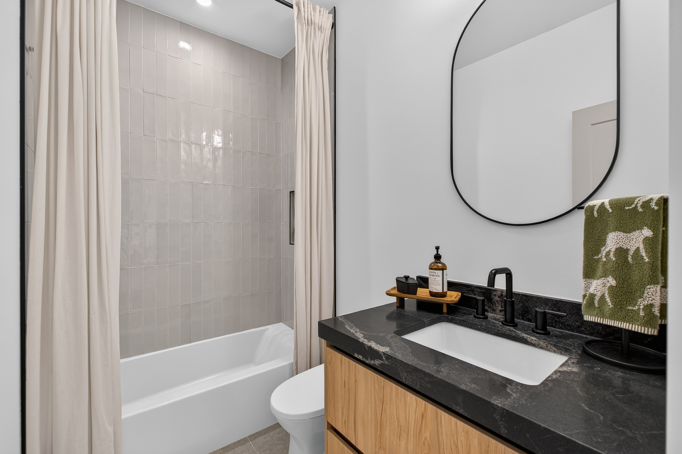  Stunning Luxury Townhome in Premier Boutique Community - 物件實景