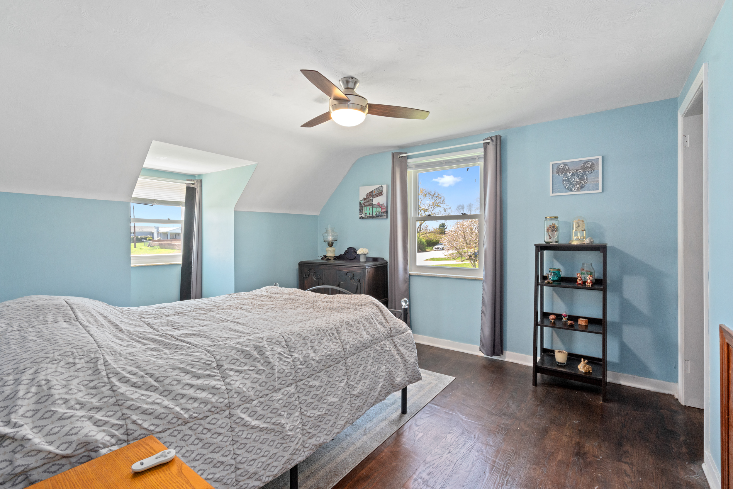  460 Jenne Drive, Pittsburgh, PA 15236 - 物件實景