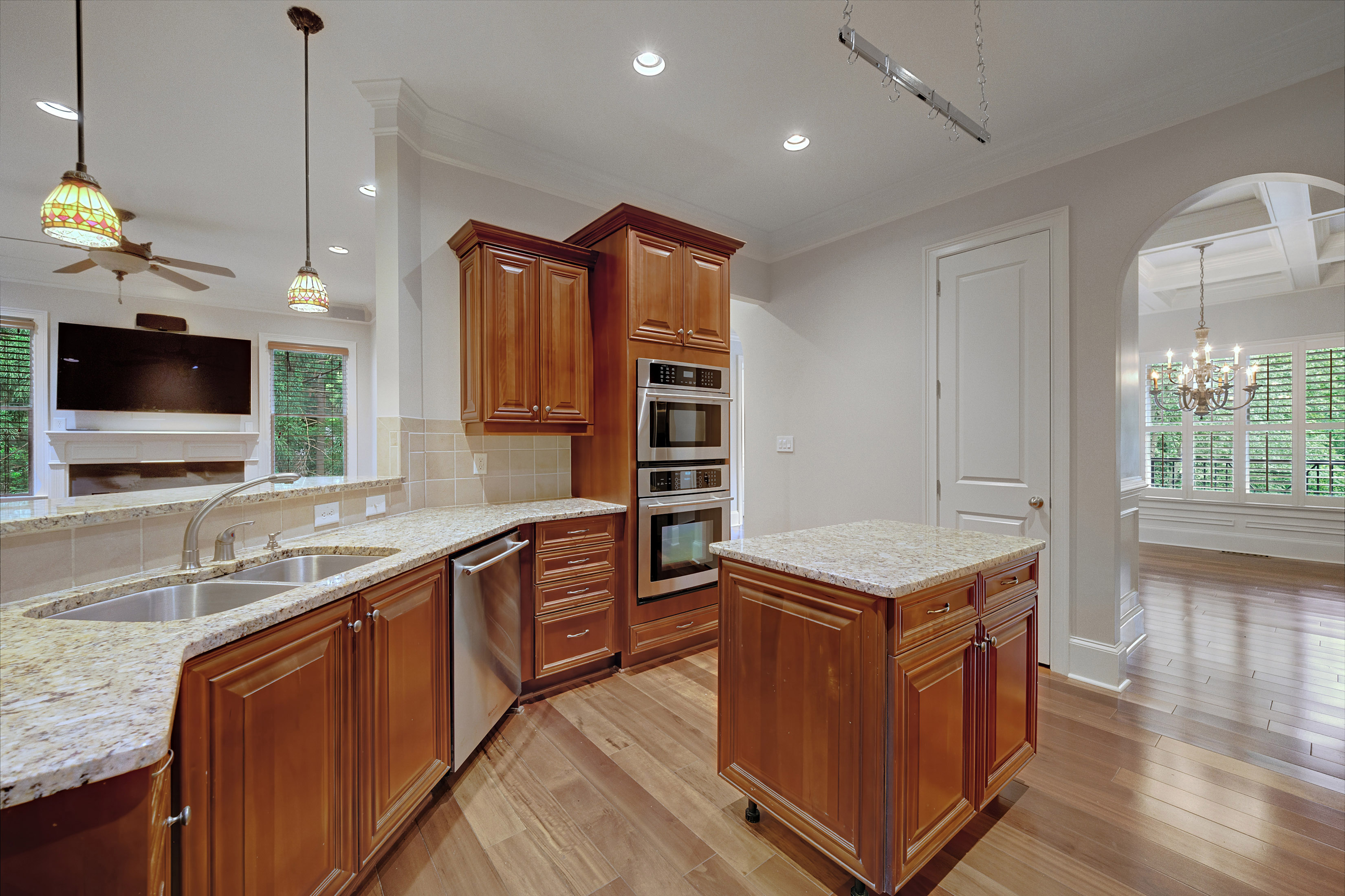  Sandy Springs Townhome Lives Like a Single Family Residence - 物件實景