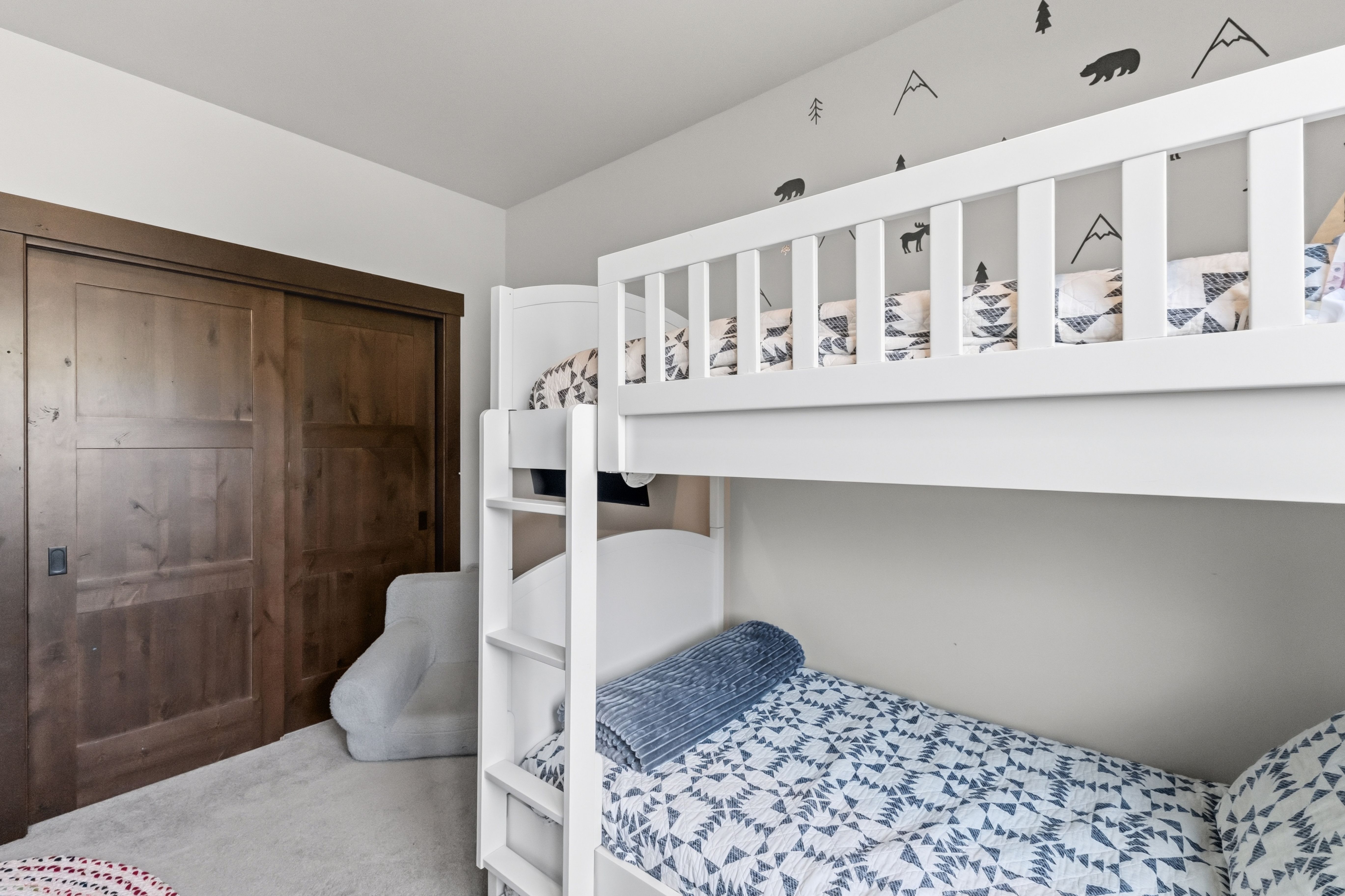  Beautifully Furnished Duplex in Highly Sought After Summit Sky Ranch Community - 物件實景