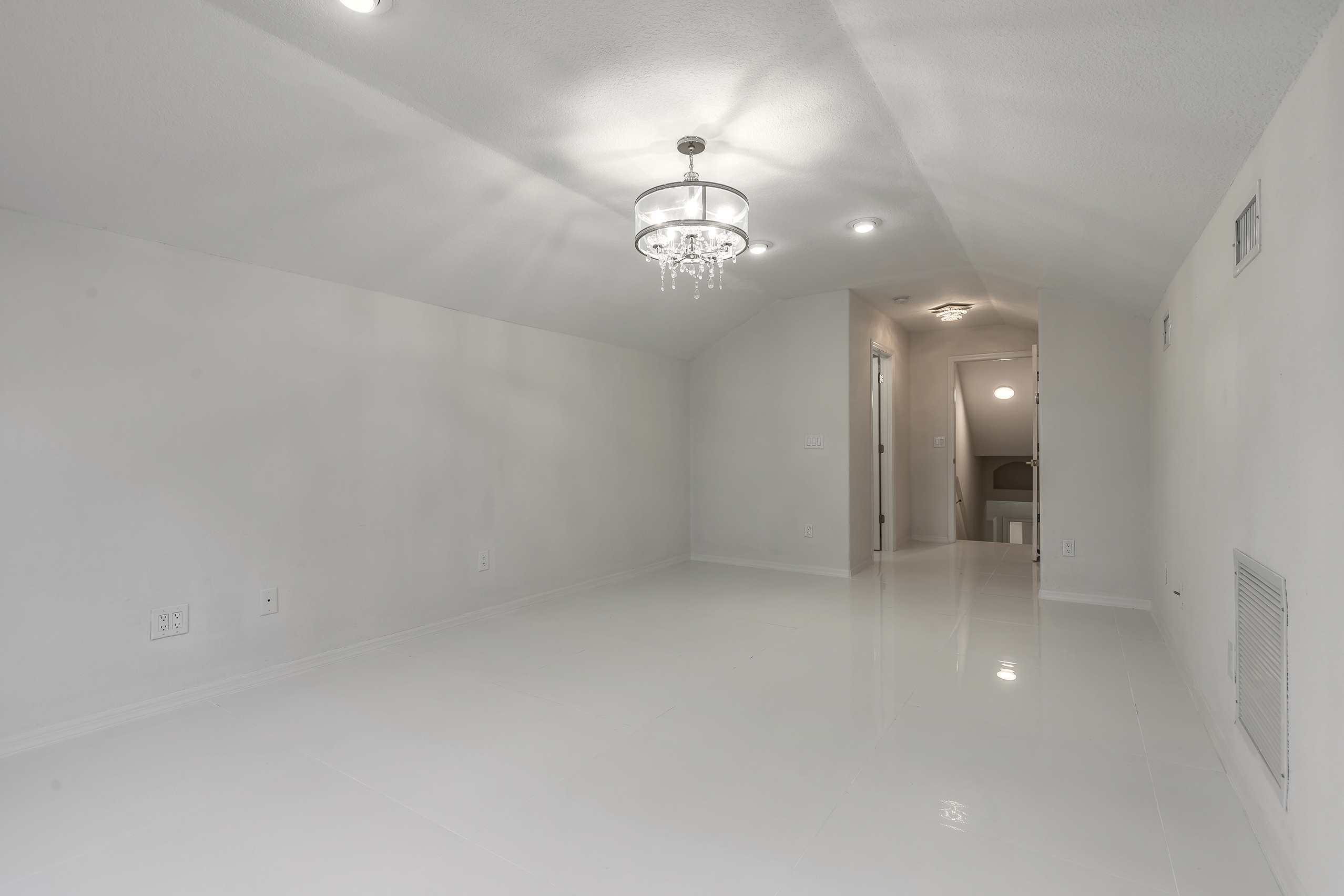 Daytona Beach, Florida, 32124, United States, 5 Bedrooms Bedrooms, ,4 BathroomsBathrooms,Residential,For Sale,2006264