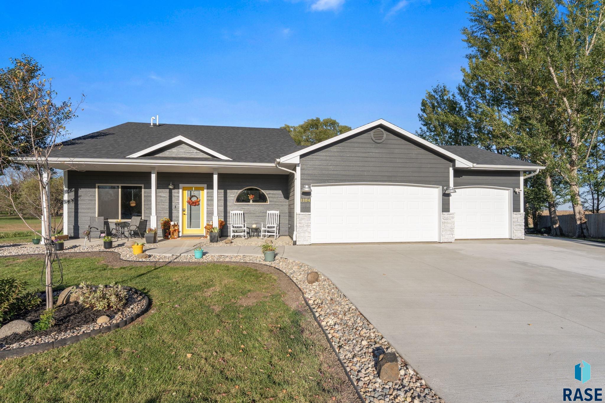 Hemlock Cir, Harrisburg, SD 57032