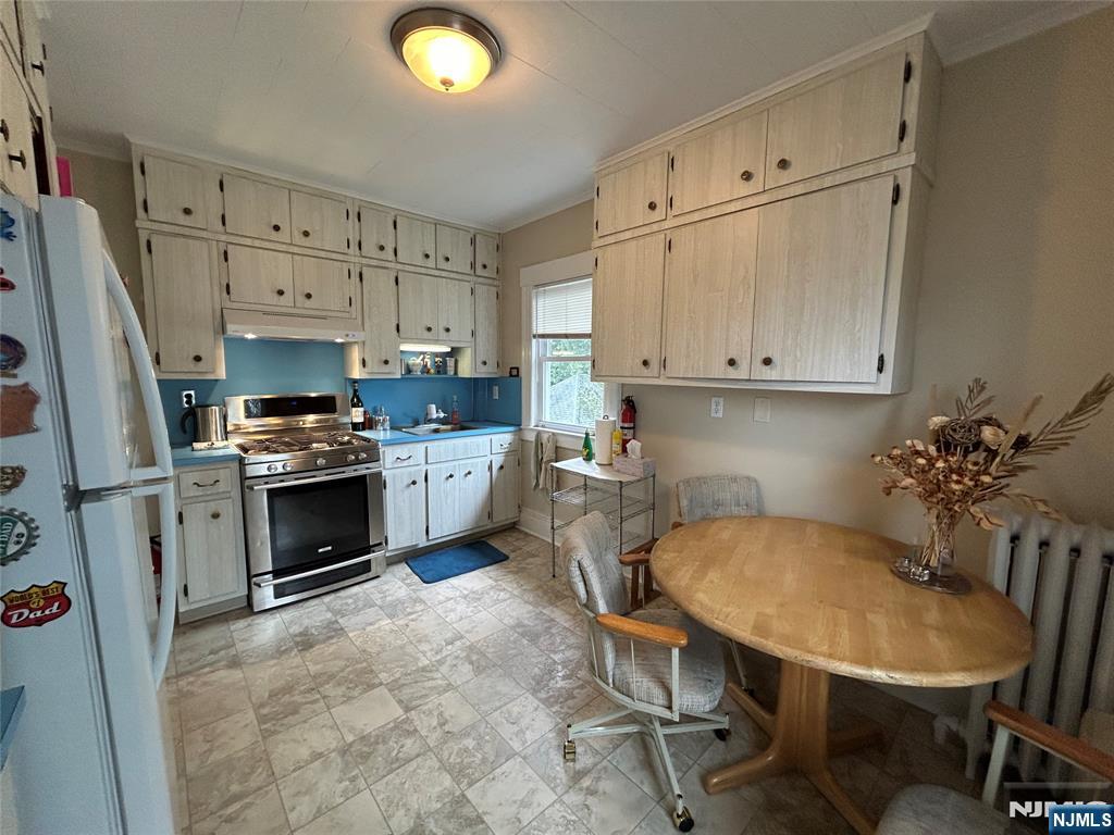 Hawthorne, New Jersey, 07506, United States, 2 Bedrooms Bedrooms, ,2 BathroomsBathrooms,Residential,For Sale,1903354