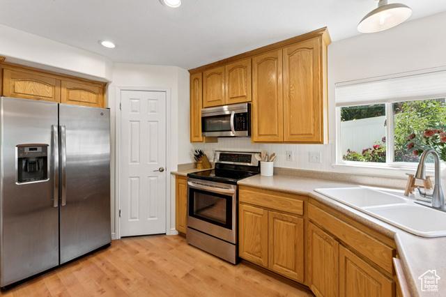 Layton, Utah, 84040, United States, 4 Bedrooms Bedrooms, ,3 BathroomsBathrooms,Residential,For Sale,1987390