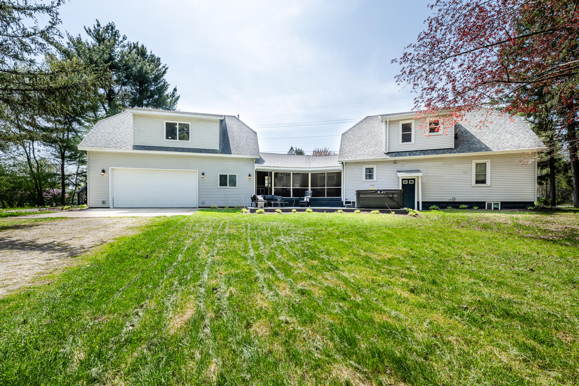 Bridgman, Michigan, 49106, United States, 6 Bedrooms Bedrooms, ,5 BathroomsBathrooms,Residential,For Sale,1921527