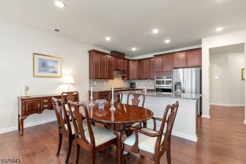 Florham Park Boro, New Jersey, 07932, United States, 2 Bedrooms Bedrooms, ,3 BathroomsBathrooms,Residential,For Sale,1917445