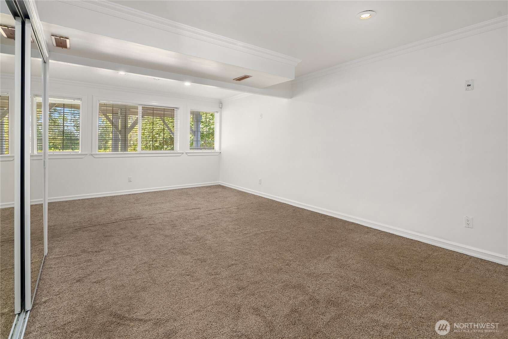 Kirkland, Washington, 98033, United States, 4 Bedrooms Bedrooms, ,2 BathroomsBathrooms,Residential,For Sale,1938855