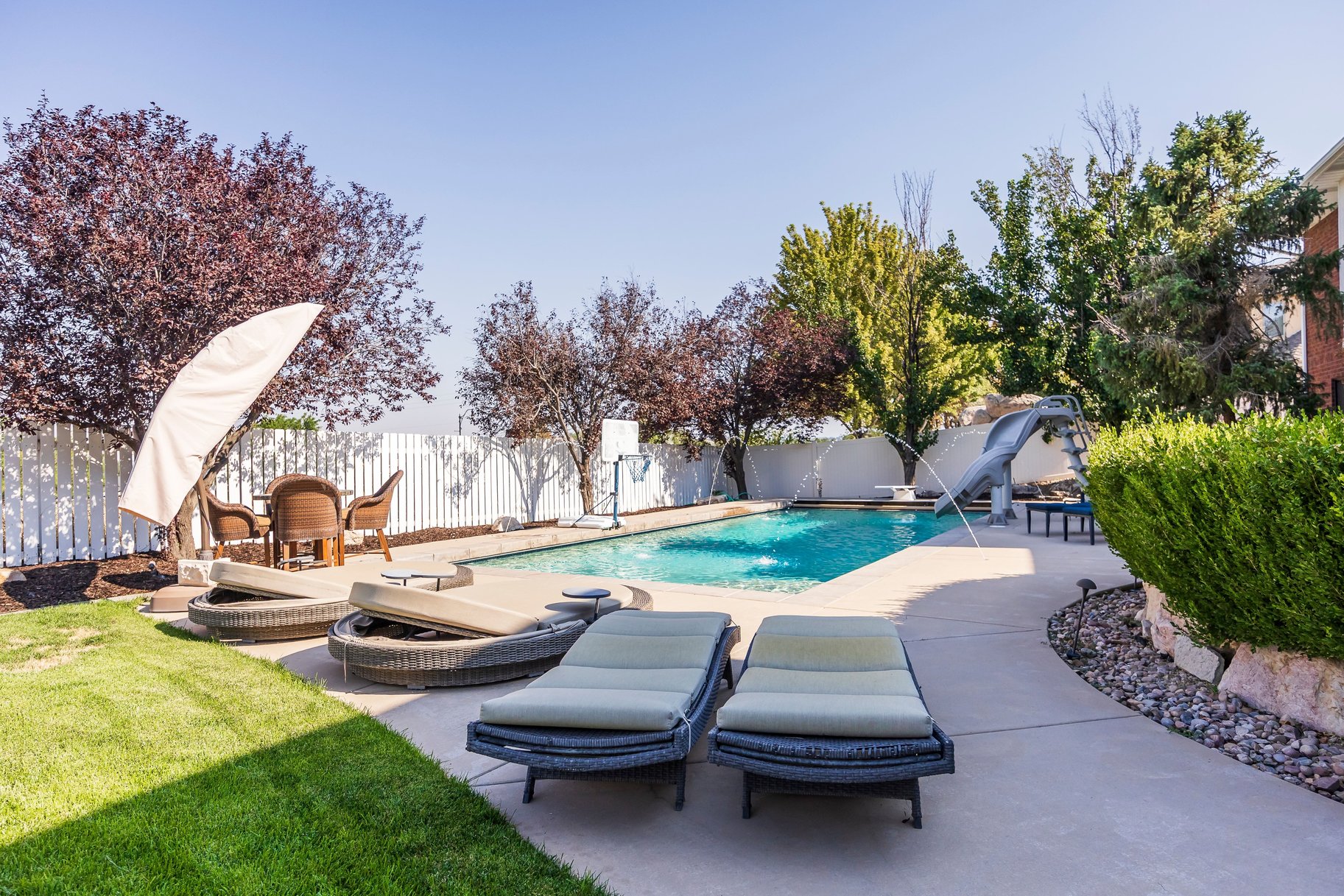  Timeless Draper Brick Rambler with 4-Car Garage and Saltwater Pool - 物件實景