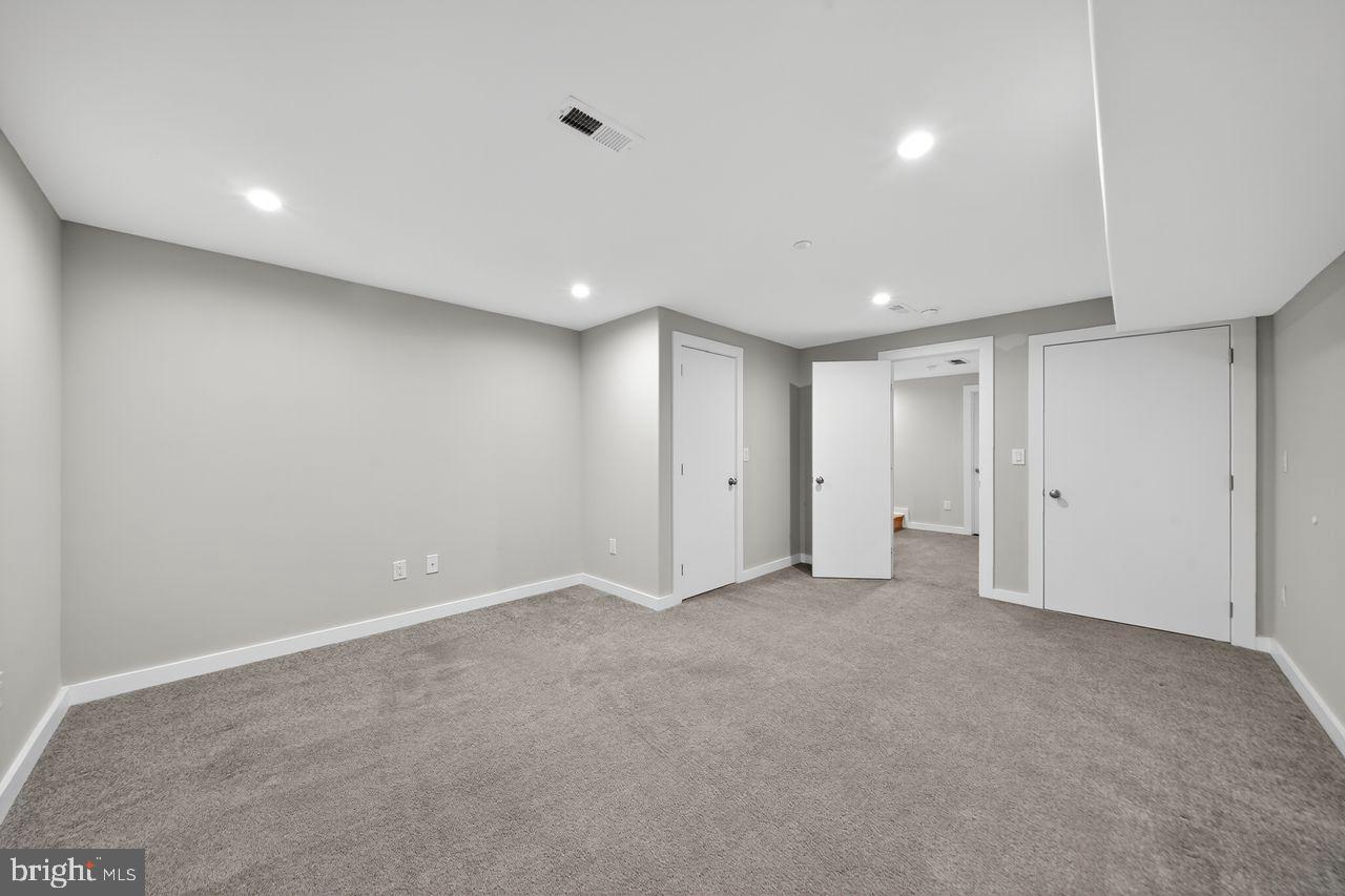 Philadelphia, Pennsylvania, 19146, United States, 4 Bedrooms Bedrooms, ,3 BathroomsBathrooms,Residential,For Sale,1960964