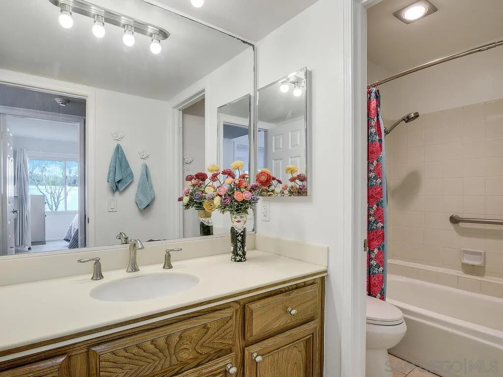 Oceanside, California, 92056, United States, 2 Bedrooms Bedrooms, ,1 BathroomBathrooms,Residential,For Sale,1866324