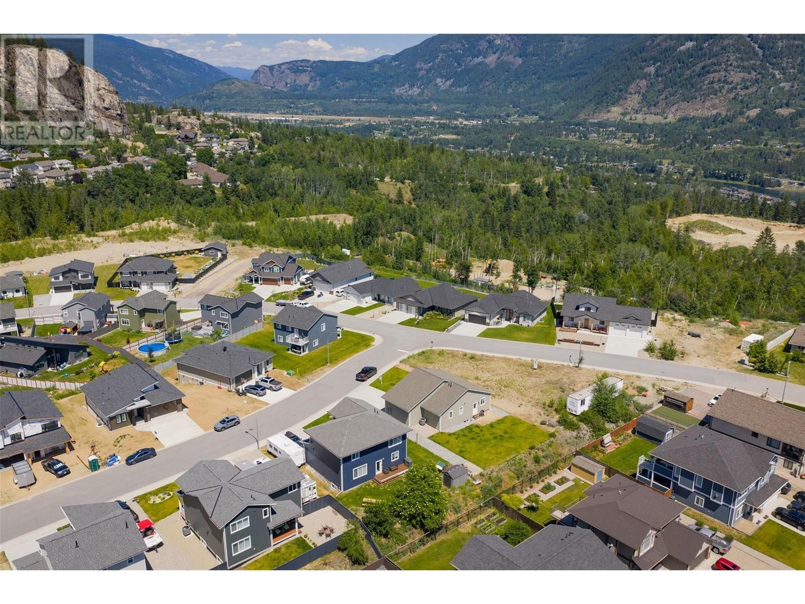 CASTLEGAR, British Columbia, V1N 4X8, CA, 6 Bedrooms Bedrooms, ,3 BathroomsBathrooms,Residential,For Sale,1883021