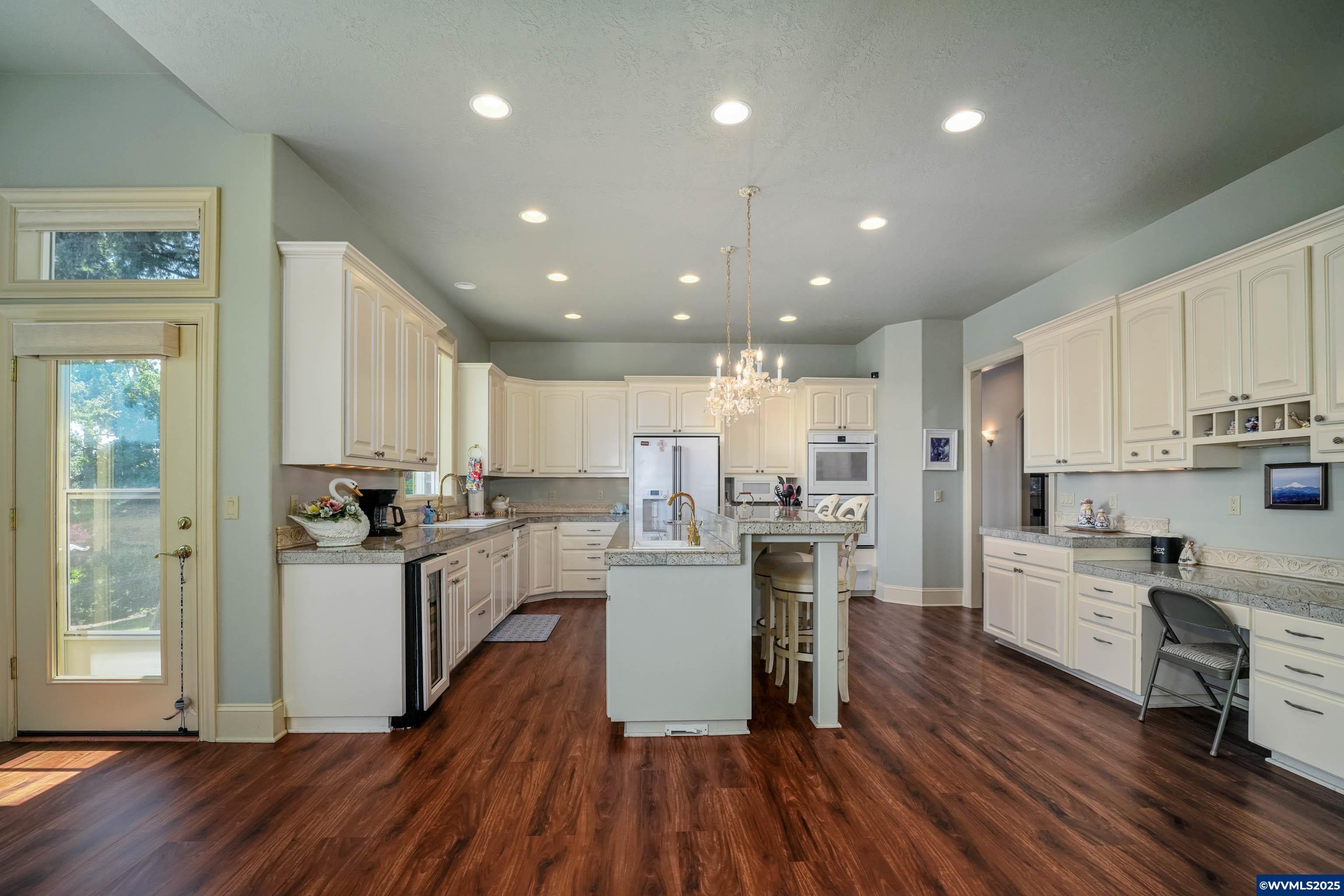 Turner, Oregon, 97392, United States, 4 Bedrooms Bedrooms, ,4 BathroomsBathrooms,Residential,For Sale,1848643
