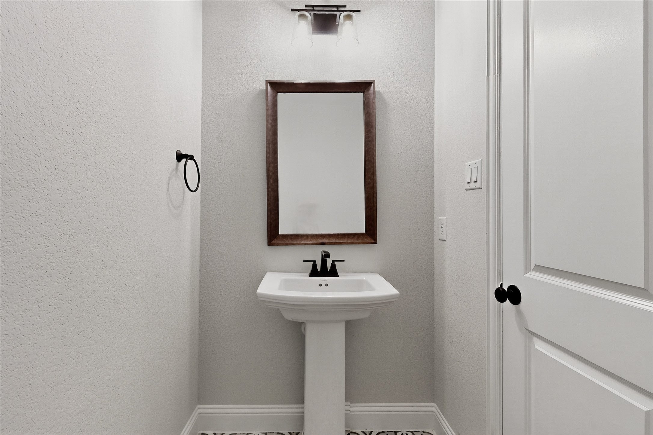 Mansfield, Texas, 76063, United States, 4 Bedrooms Bedrooms, ,4 BathroomsBathrooms,Residential,For Sale,1978691