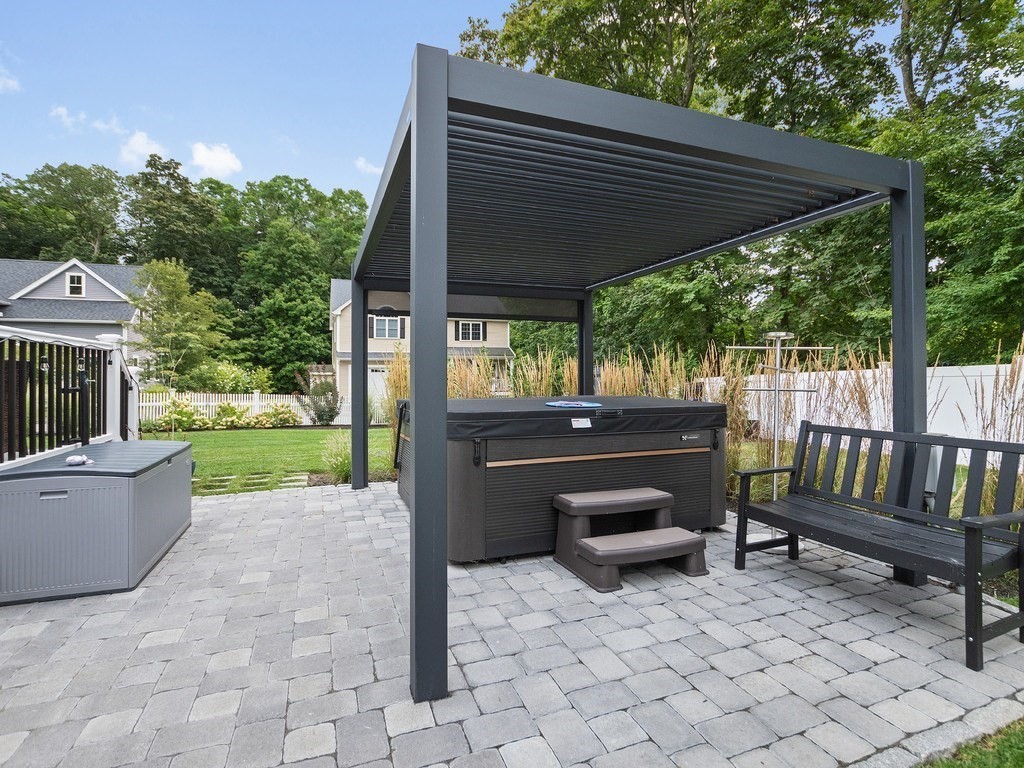 Waltham, Massachusetts, 02451, United States, 4 Bedrooms Bedrooms, ,5 BathroomsBathrooms,Residential,For Sale,1940187