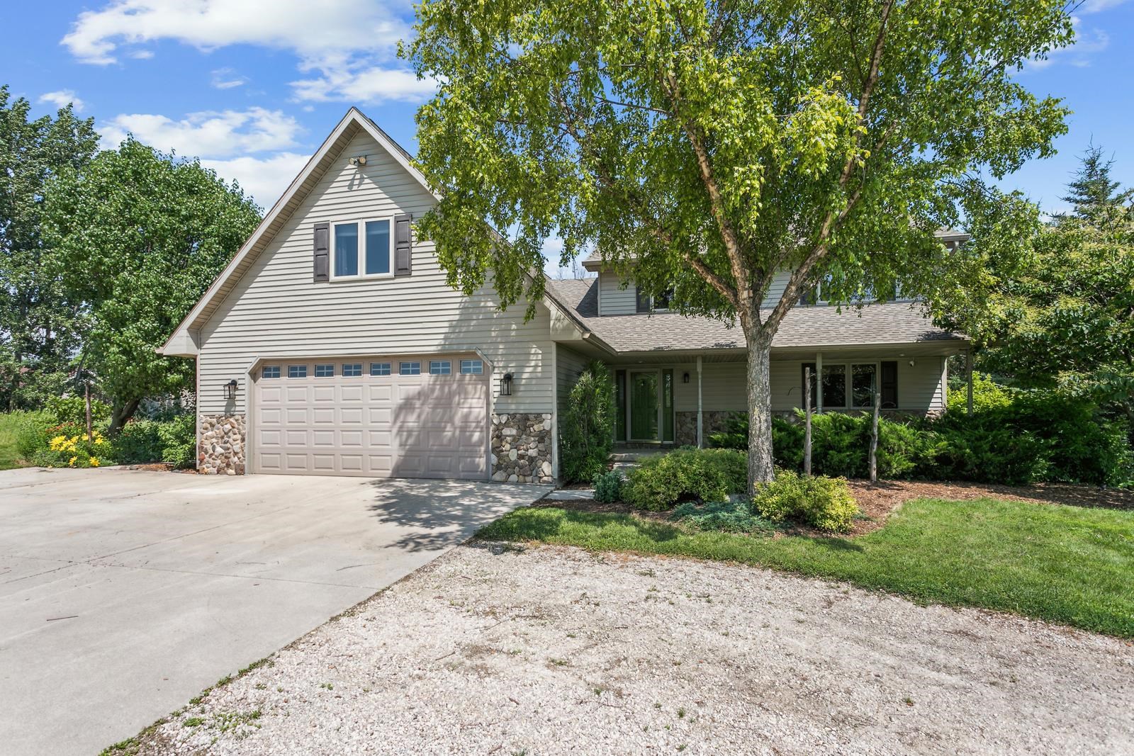BRILLION, Wisconsin, 54110, United States, 4 Bedrooms Bedrooms, ,4 BathroomsBathrooms,Residential,For Sale,1911186