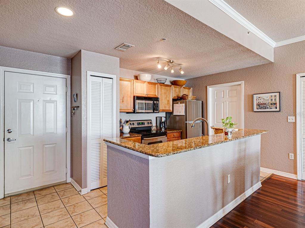 Tampa, Florida, 33602, United States, 2 Bedrooms Bedrooms, ,2 BathroomsBathrooms,Residential,For Sale,1745994