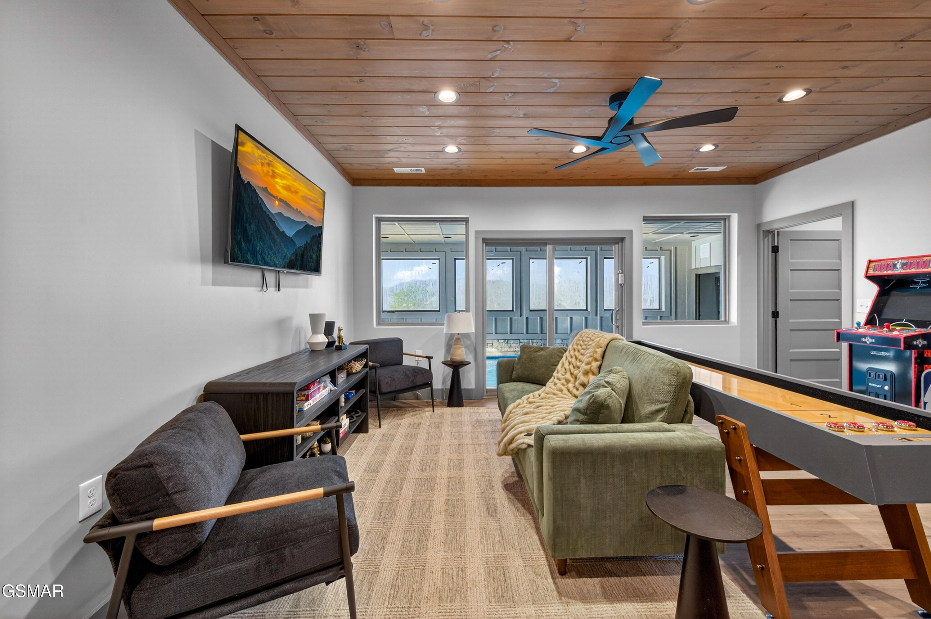 Sevierville, Tennessee, 37862, United States, 5 Bedrooms Bedrooms, ,7 BathroomsBathrooms,Residential,For Sale,2008149