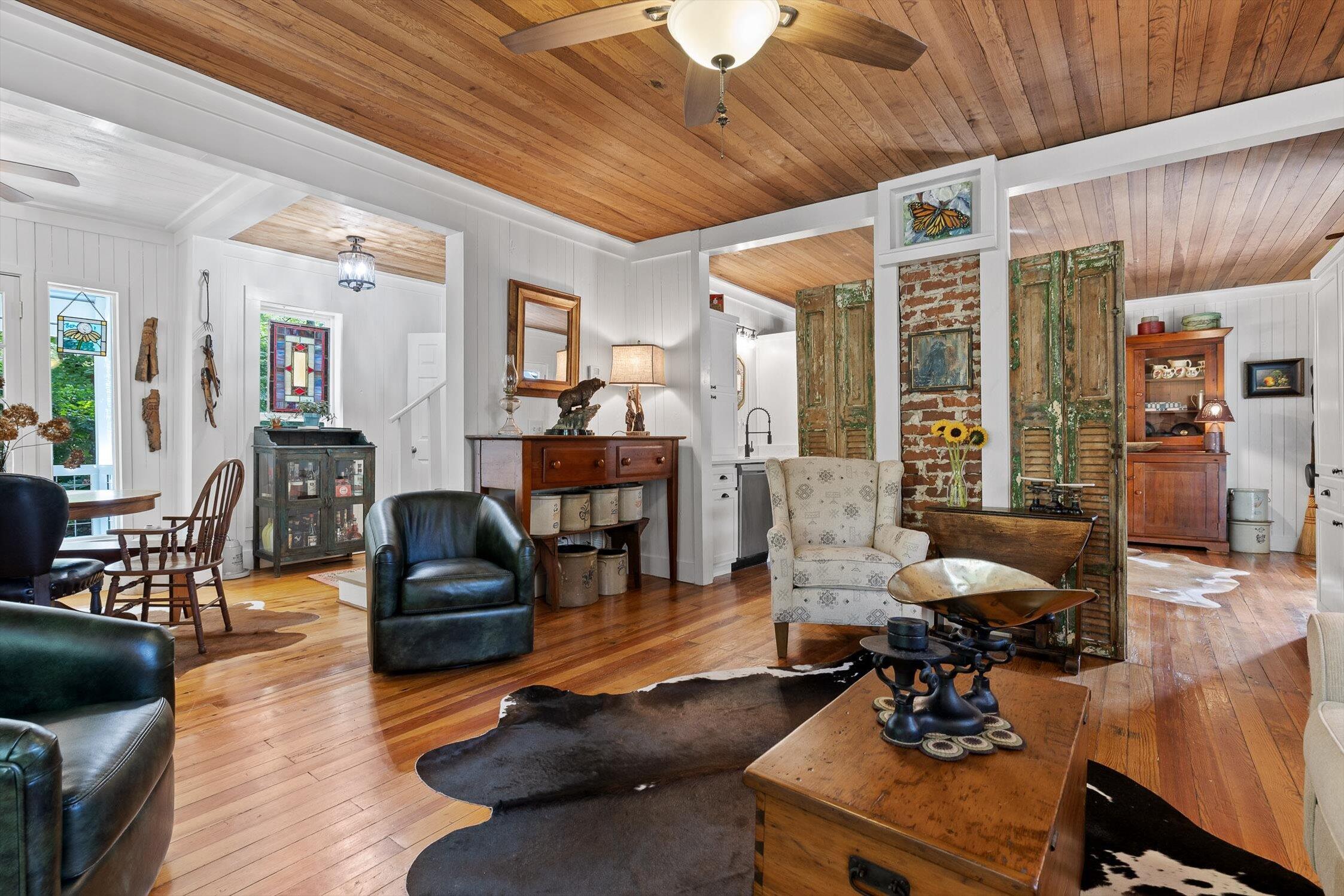 Mentone, Alabama, 35984, United States, 3 Bedrooms Bedrooms, ,2 BathroomsBathrooms,Residential,For Sale,1973723