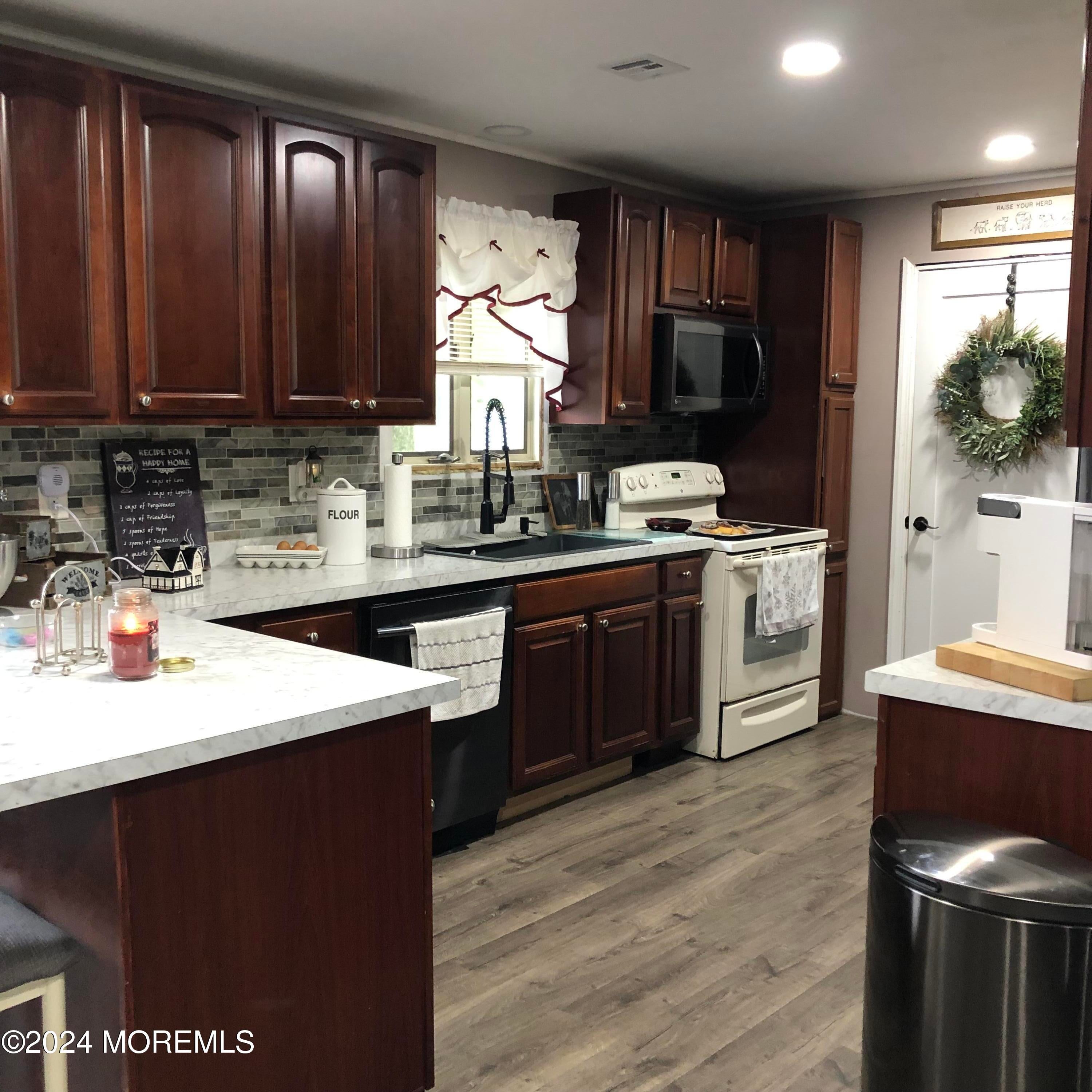 Jackson, New Jersey, 08527, United States, 5 Bedrooms Bedrooms, ,2 BathroomsBathrooms,Residential,For Sale,1938086