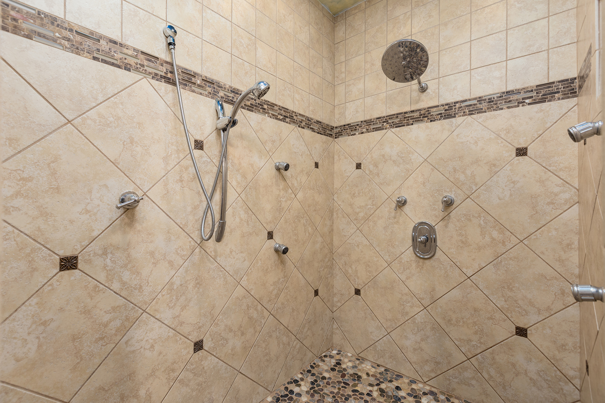 Bronson, Texas, 75930, United States, 5 Bedrooms Bedrooms, ,4 BathroomsBathrooms,Residential,For Sale,1944526
