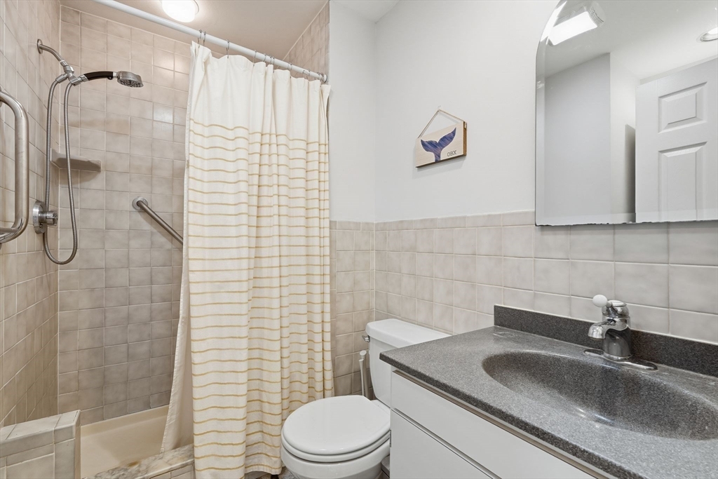 South Hadley, Massachusetts, 01075, United States, 4 Bedrooms Bedrooms, ,2 BathroomsBathrooms,Residential,For Sale,1970886