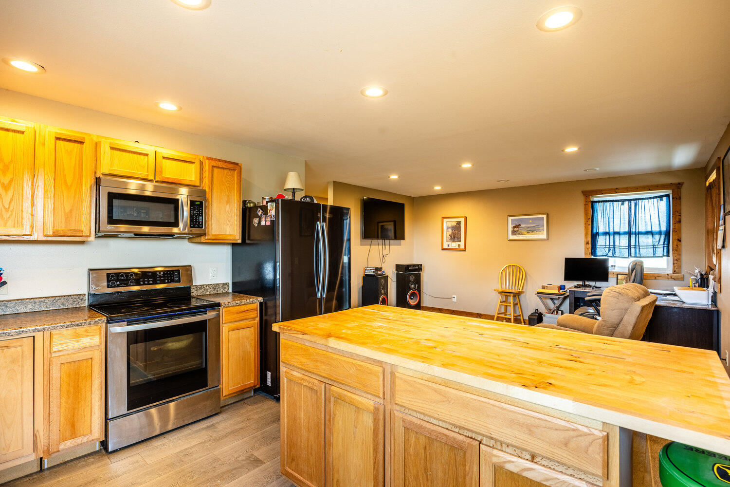 Sheridan, Wyoming, 82801, United States, 3 Bedrooms Bedrooms, ,2 BathroomsBathrooms,Residential,For Sale,1906088