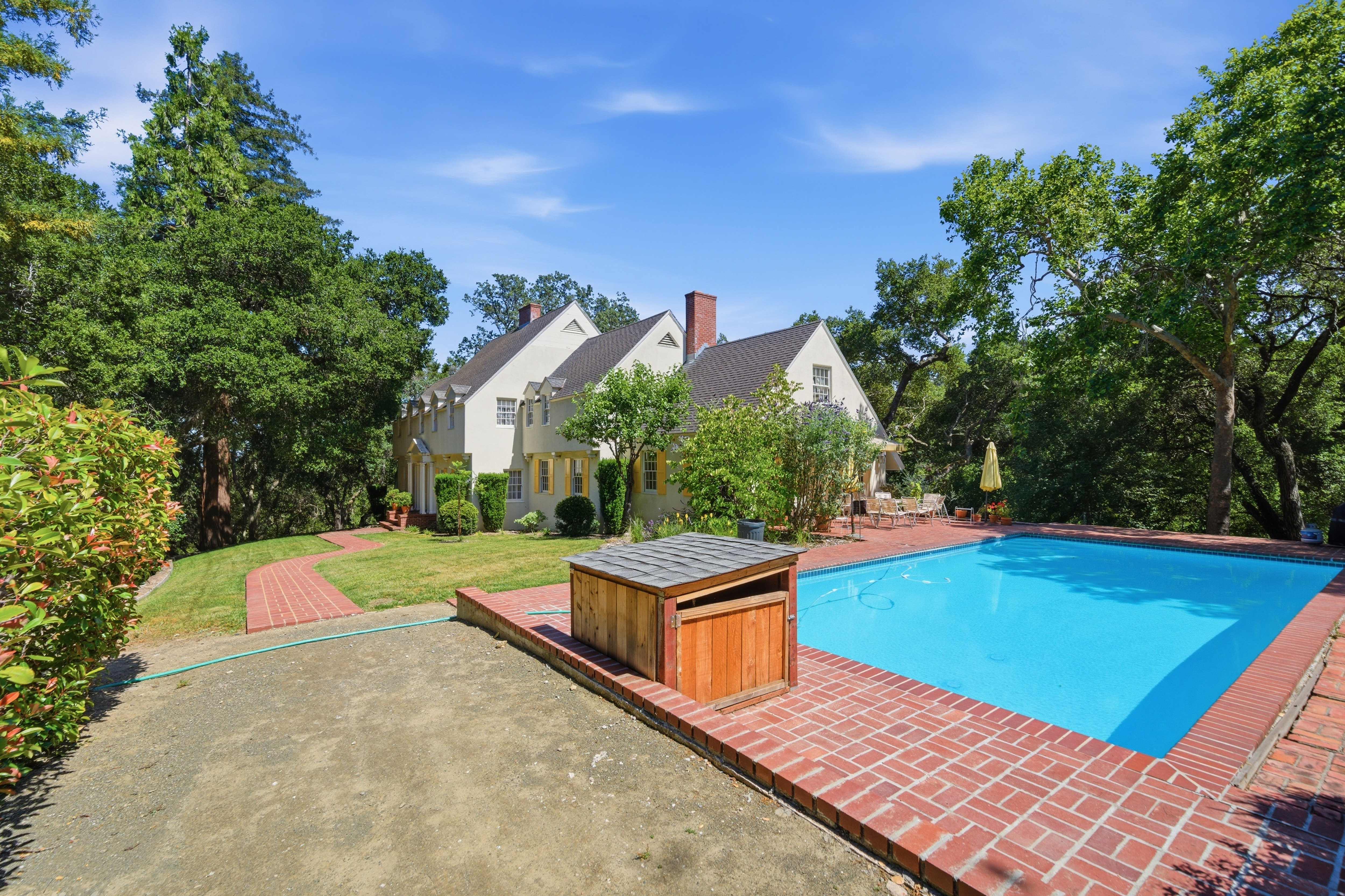  Extraordinary Acre Estate with Development Potential in a Prime Location - 物件實景