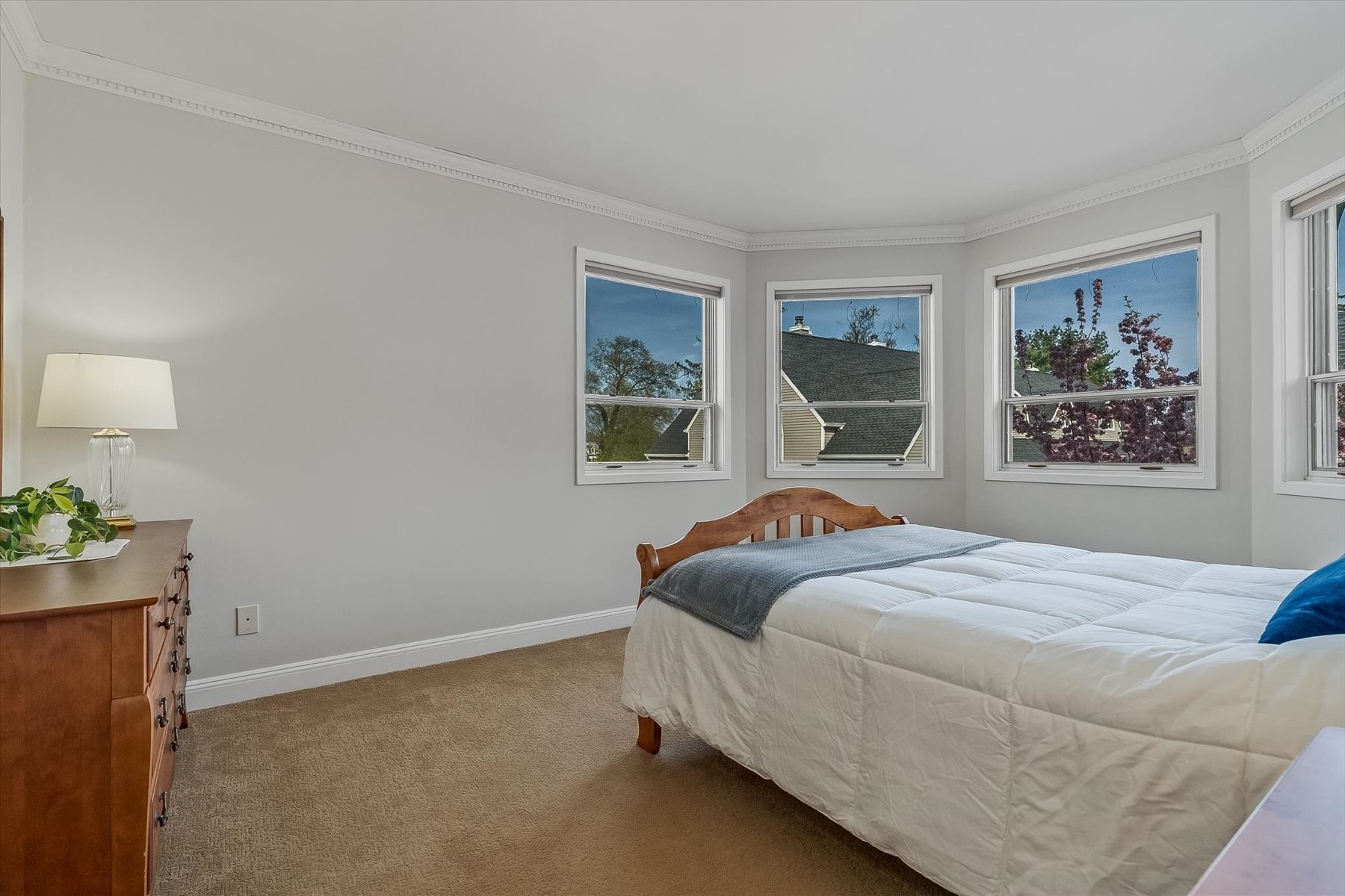  Updated Townhome Conveniently Located - 物件實景