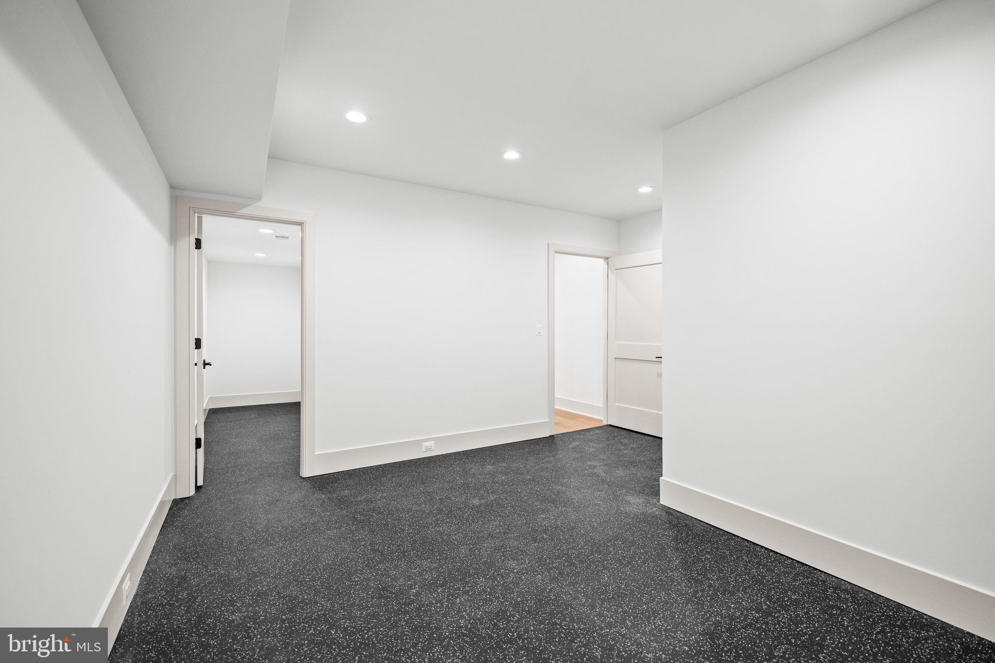 Arlington, Virginia, 22207, United States, 4 Bedrooms Bedrooms, ,5 BathroomsBathrooms,Residential,For Sale,1990203