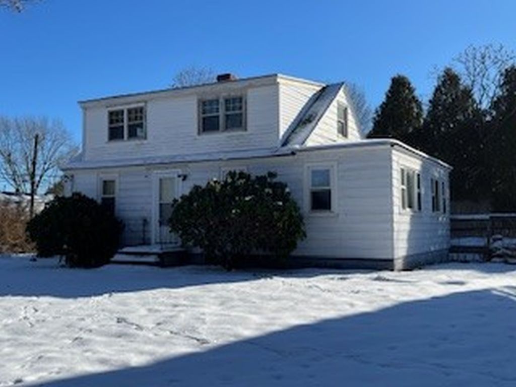 Portsmouth, New Hampshire, 03901, United States, 3 Bedrooms Bedrooms, ,1 BathroomBathrooms,Residential,For Sale,2005632