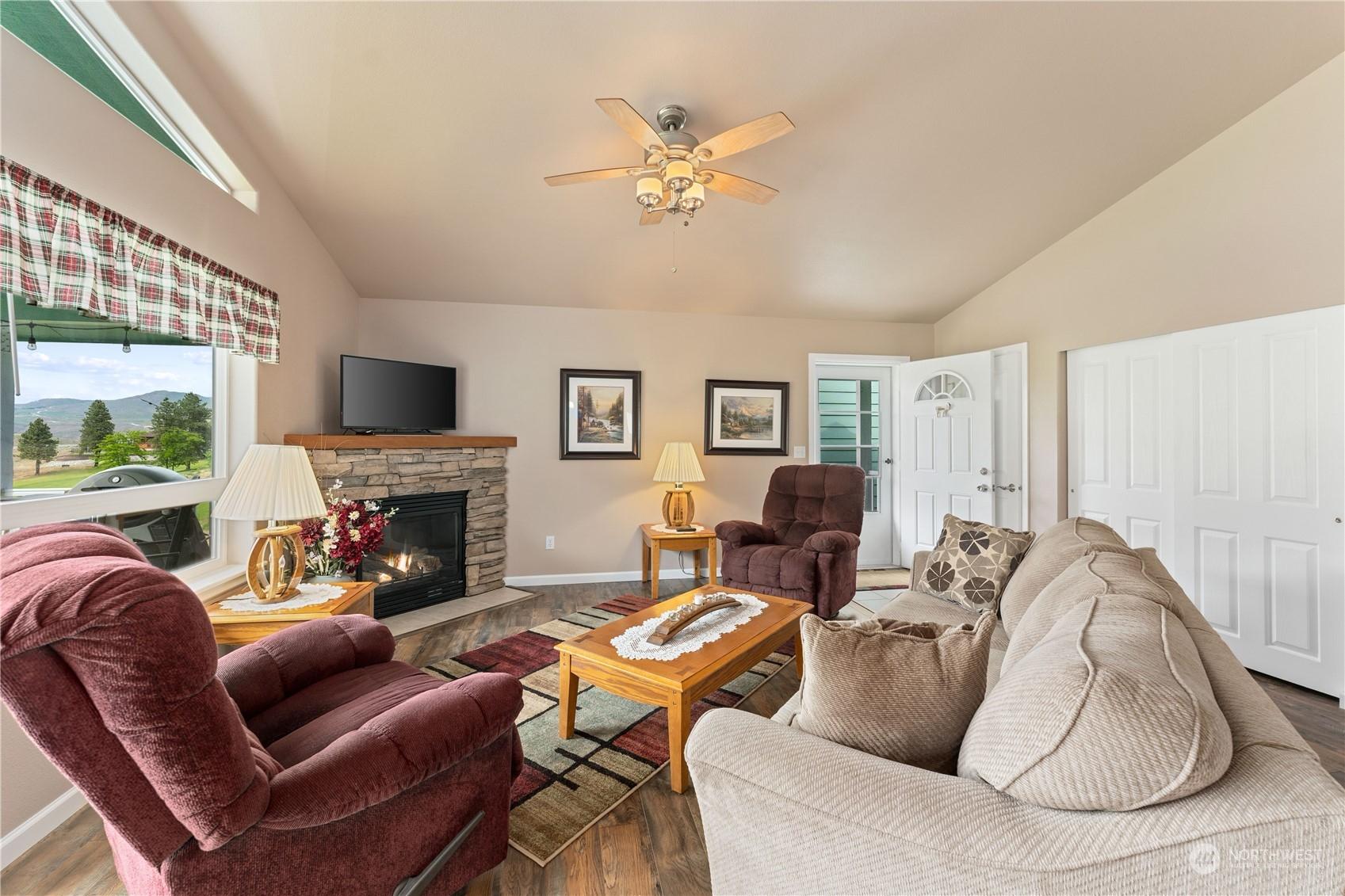 18 FRONTAGE ROAD, PATEROS, Washington, 98846, United States, 2 Bedrooms Bedrooms, ,2 BathroomsBathrooms,Residential,For Sale,18 FRONTAGE ROAD,1614133