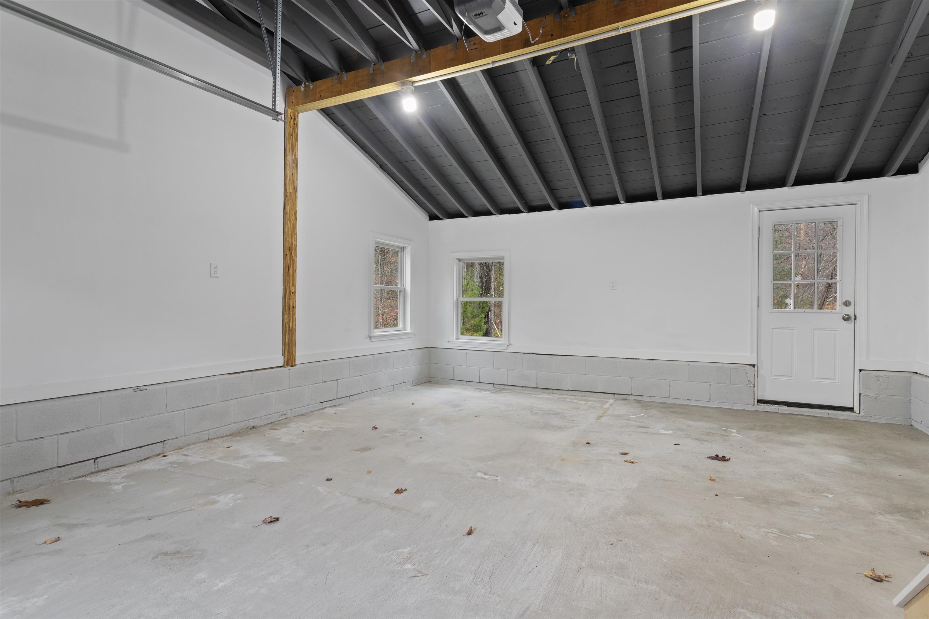 Portsmouth, New Hampshire, 03801, United States, 3 Bedrooms Bedrooms, ,1 BathroomBathrooms,Residential,For Sale,1991010