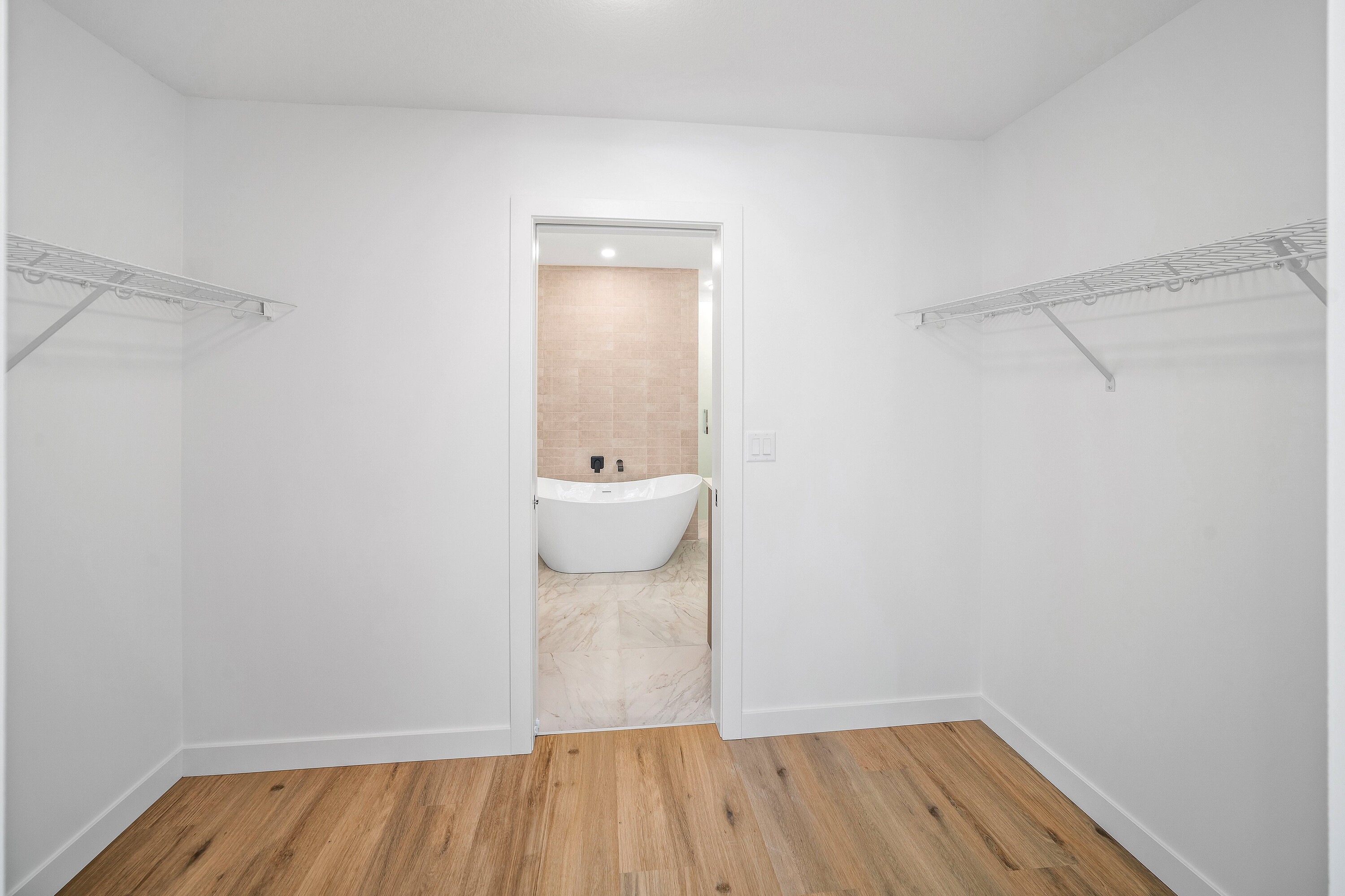  New Construction Apartment - 物件實景