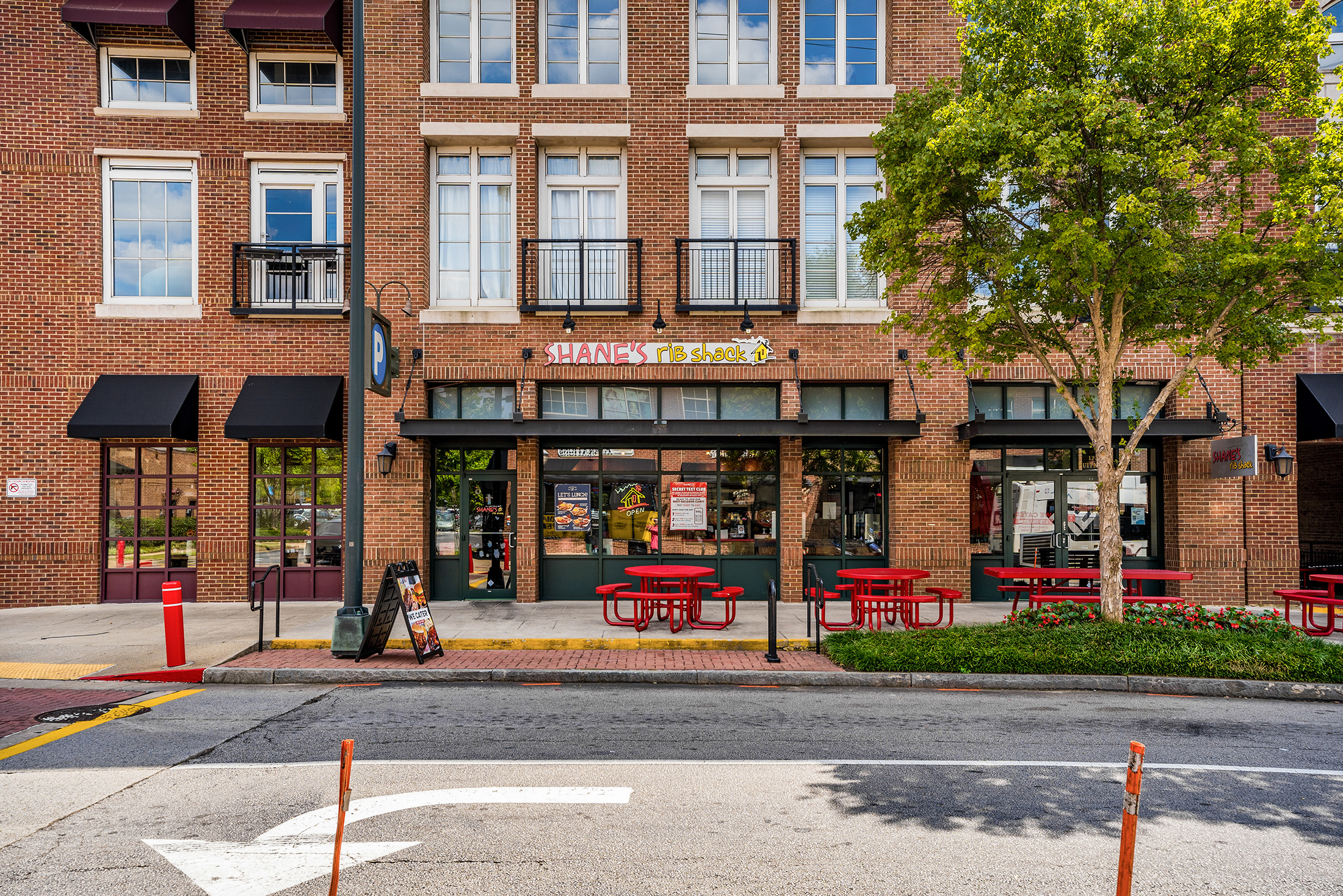 End-Unit Townhome with Fenced Backyard in Prime Location - 物件實景