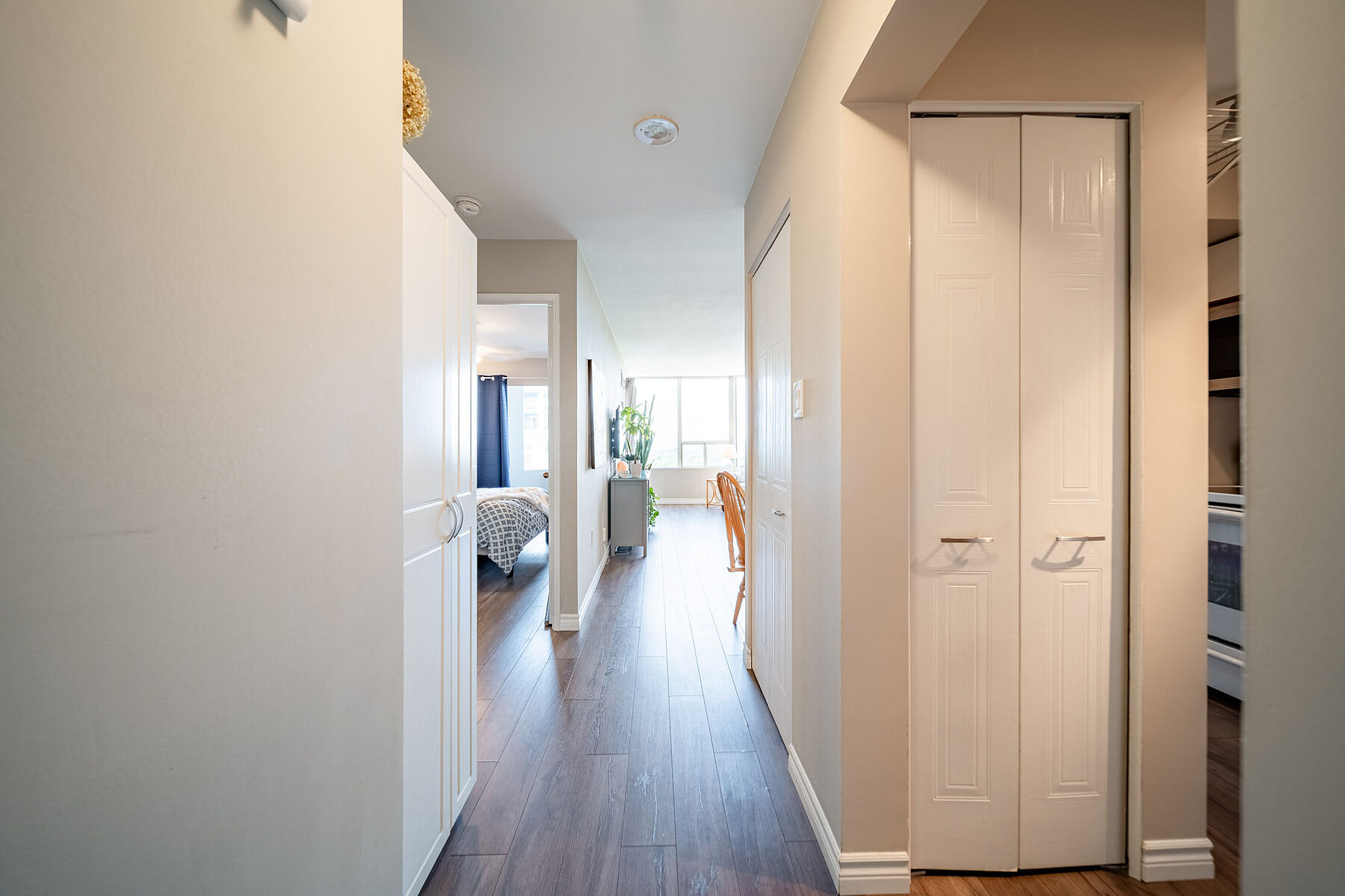  Downtown Burlington Condo - 物件實景