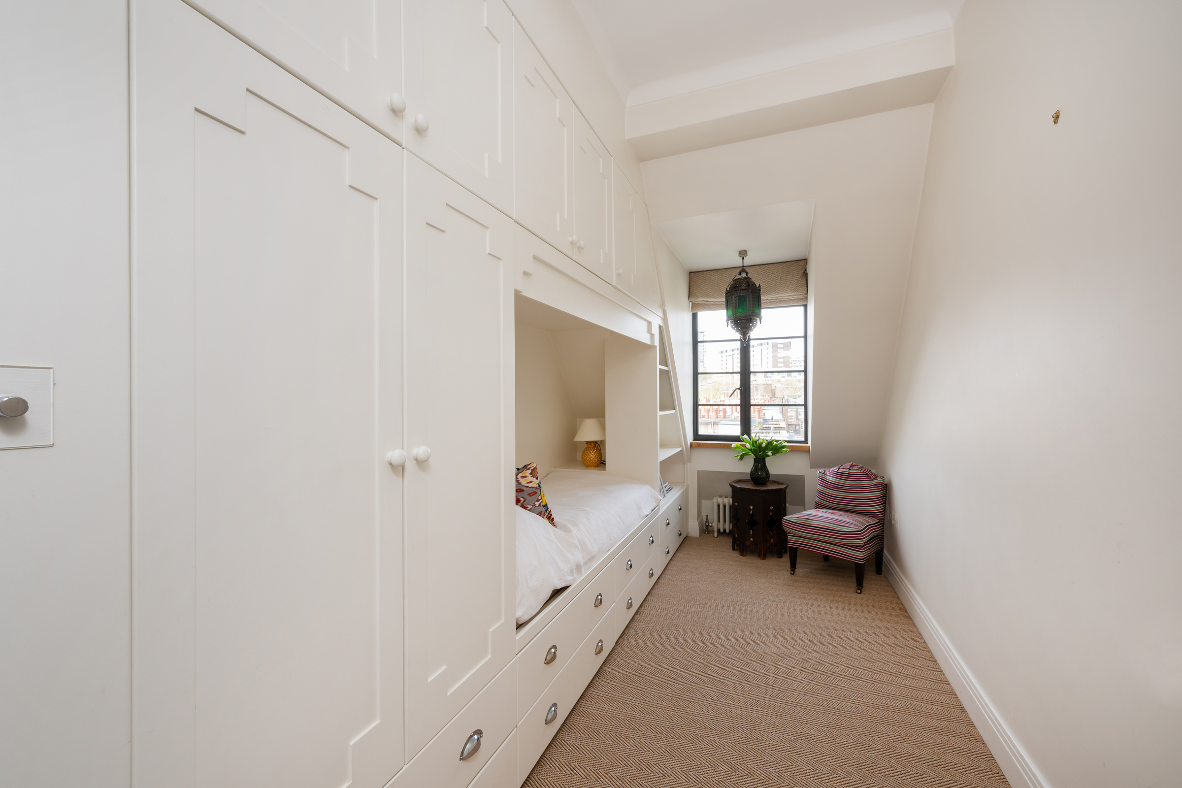  Fabulous fifth floor four bedroom apartment - 物件實景