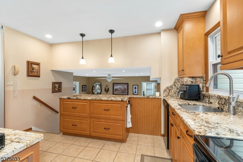 Rockaway Twp., New Jersey, 07866, United States, 3 Bedrooms Bedrooms, ,3 BathroomsBathrooms,Residential,For Sale,1906330