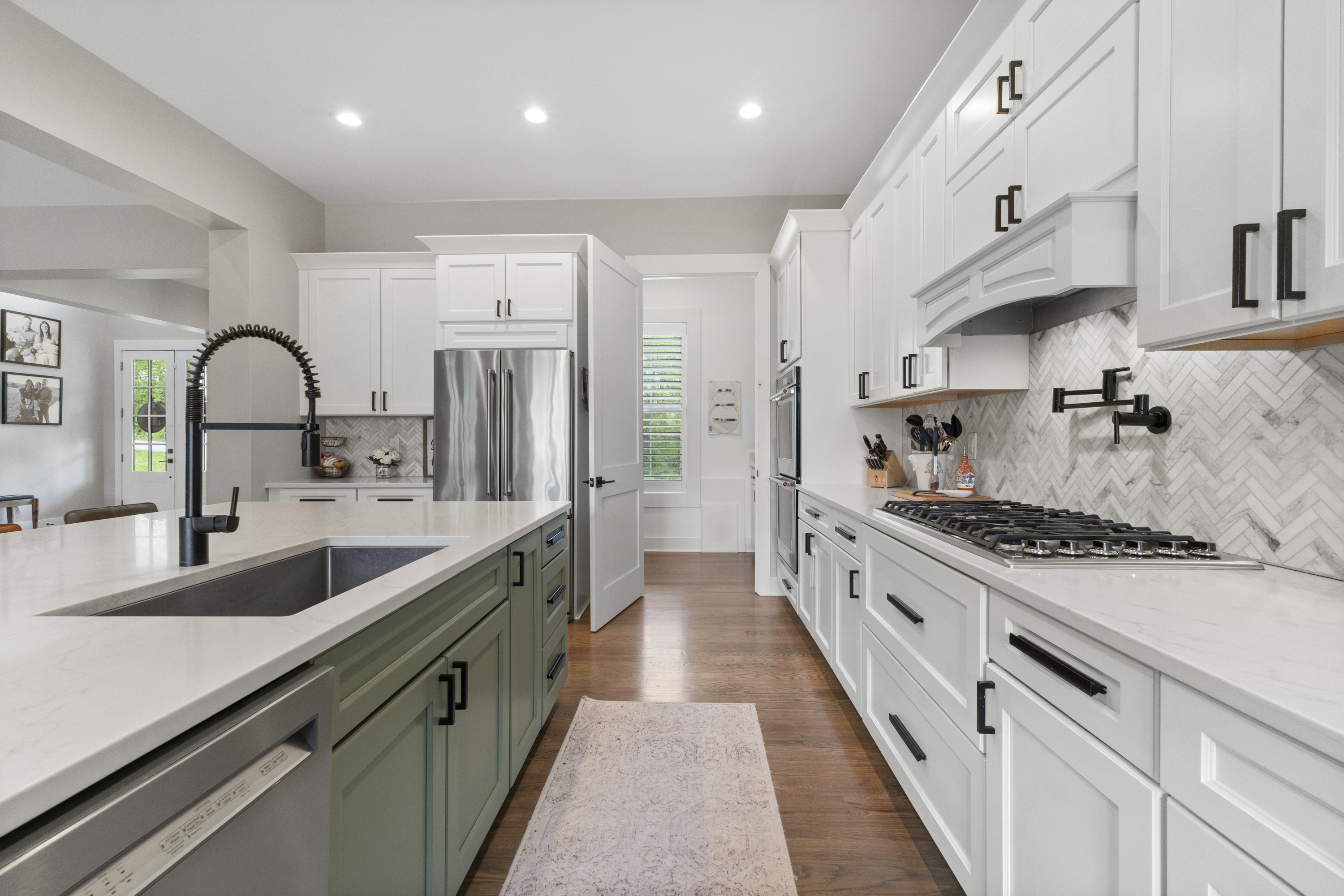 Huntington, West Virginia, 25701, United States, 6 Bedrooms Bedrooms, ,6 BathroomsBathrooms,Residential,For Sale,1977823