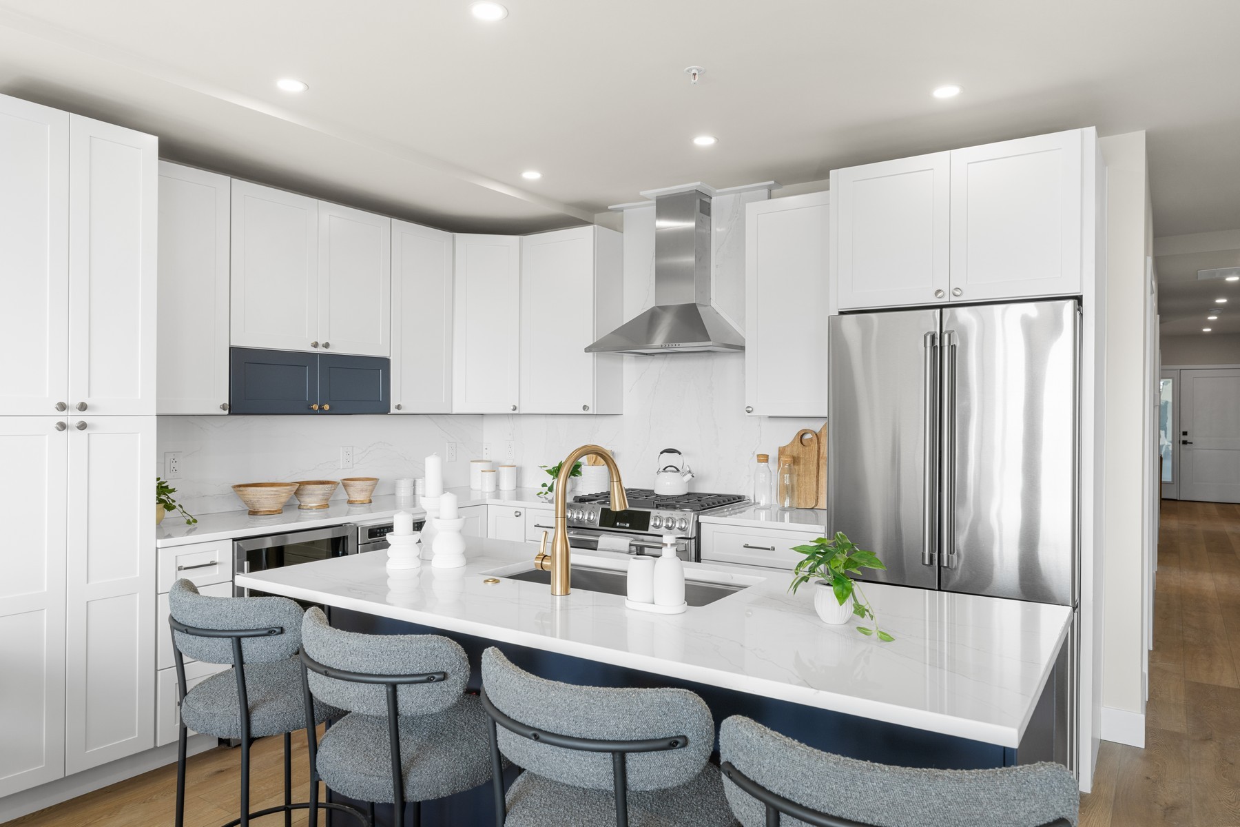  323 E Oak Avenue Unit 201 - 物件實景