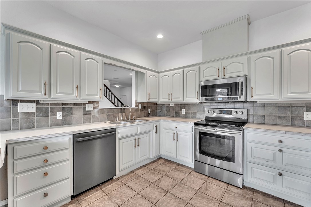 Bentonville, Arkansas, 72713, United States, 5 Bedrooms Bedrooms, ,3 BathroomsBathrooms,Residential,For Sale,1882390