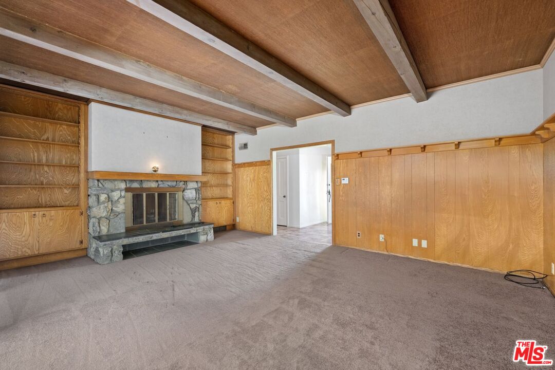 Los Angeles, California, 90056, United States, 2 Bedrooms Bedrooms, ,3 BathroomsBathrooms,Residential,For Sale,2001652