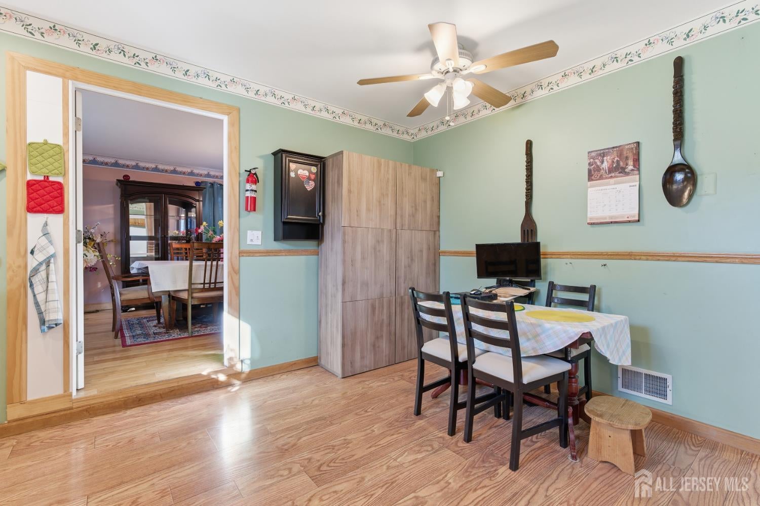 South Amboy, New Jersey, 08879, United States, 3 Bedrooms Bedrooms, ,2 BathroomsBathrooms,Residential,For Sale,2005164