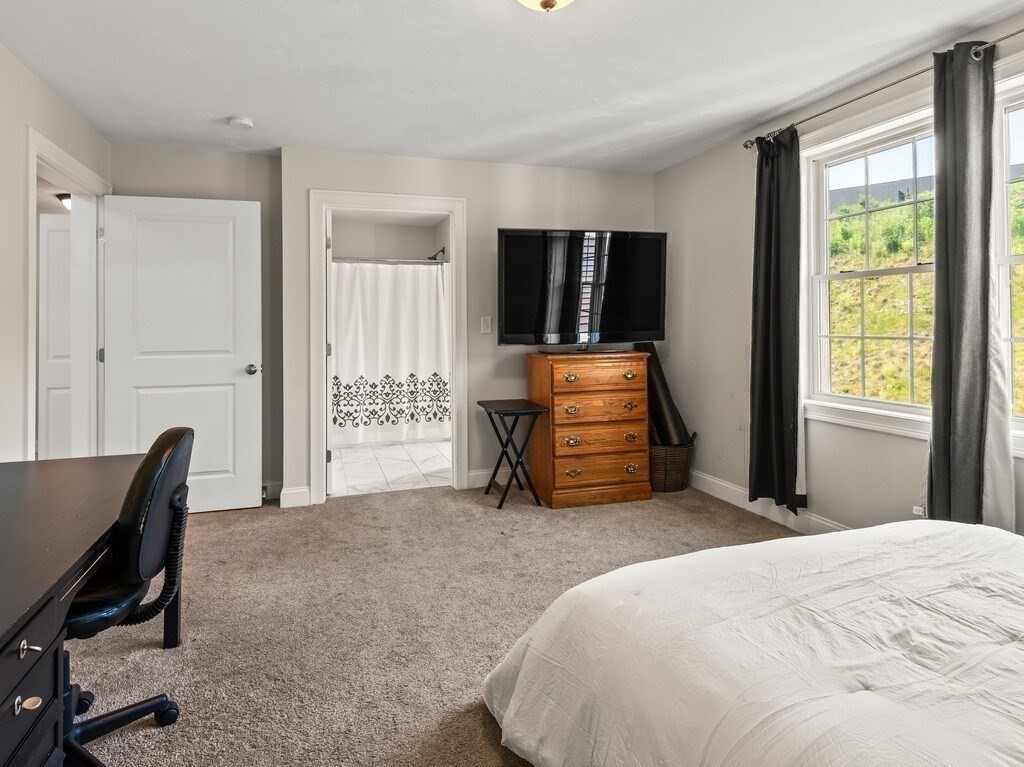 Sutton, Massachusetts, 01590, United States, 2 Bedrooms Bedrooms, ,3 BathroomsBathrooms,Residential,For Sale,1942823